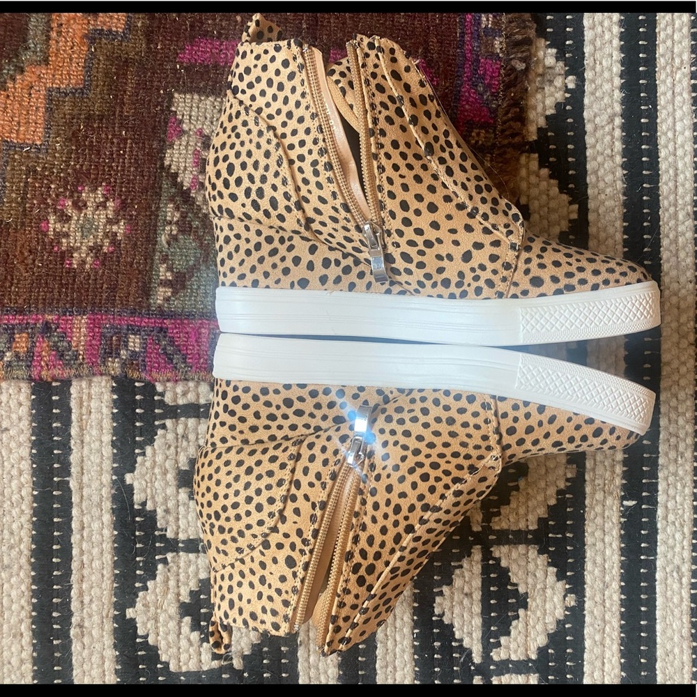 Boutique Sneaker Wedges 🐆🖤